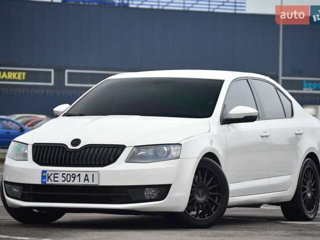 Белый Шкода Октавия, объемом двигателя 1.8 л и пробегом 130 тыс. км за 15555 $, фото 2 на Automoto.ua