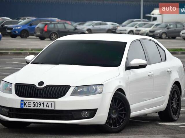 Белый Шкода Октавия, объемом двигателя 1.8 л и пробегом 130 тыс. км за 15555 $, фото 5 на Automoto.ua
