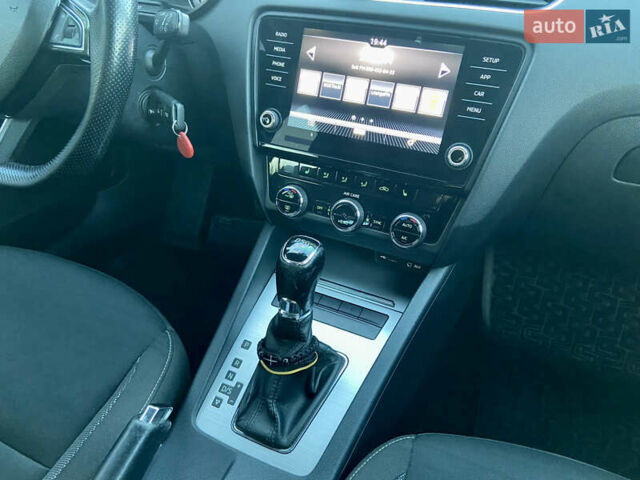 Белый Шкода Октавия, объемом двигателя 1.97 л и пробегом 238 тыс. км за 13750 $, фото 23 на Automoto.ua