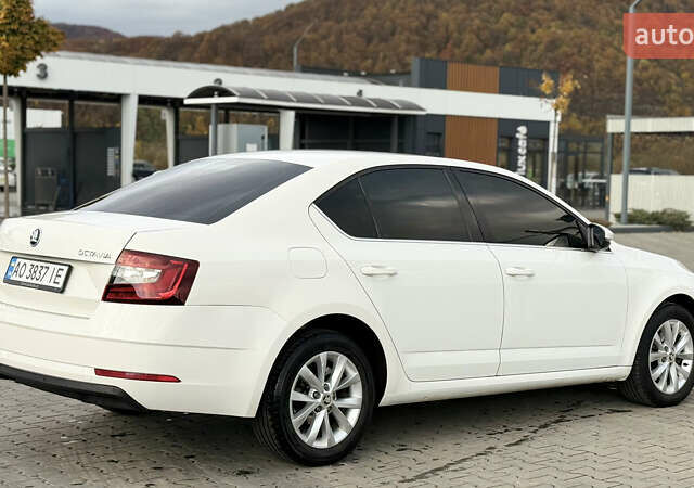 Білий Шкода Октавія, об'ємом двигуна 1.6 л та пробігом 260 тис. км за 13950 $, фото 4 на Automoto.ua