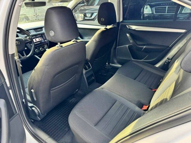 Білий Шкода Октавія, об'ємом двигуна 1.6 л та пробігом 209 тис. км за 13100 $, фото 14 на Automoto.ua