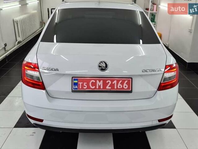 Білий Шкода Октавія, об'ємом двигуна 1.6 л та пробігом 207 тис. км за 14300 $, фото 3 на Automoto.ua