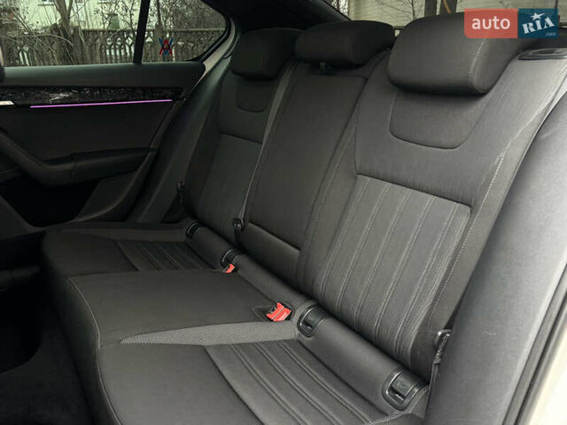 Белый Шкода Октавия, объемом двигателя 1.97 л и пробегом 269 тыс. км за 15999 $, фото 18 на Automoto.ua