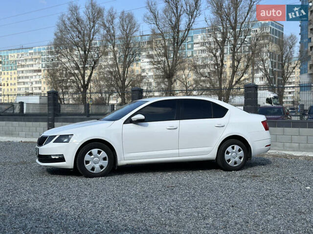 Белый Шкода Октавия, объемом двигателя 1.6 л и пробегом 220 тыс. км за 12400 $, фото 8 на Automoto.ua