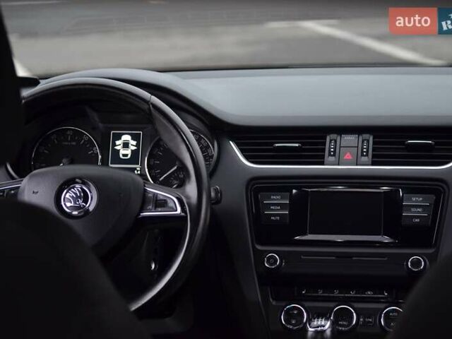 Белый Шкода Октавия, объемом двигателя 1.8 л и пробегом 130 тыс. км за 15555 $, фото 25 на Automoto.ua