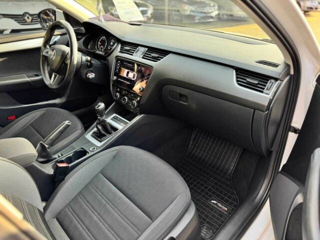 Білий Шкода Октавія, об'ємом двигуна 1.6 л та пробігом 209 тис. км за 13100 $, фото 15 на Automoto.ua