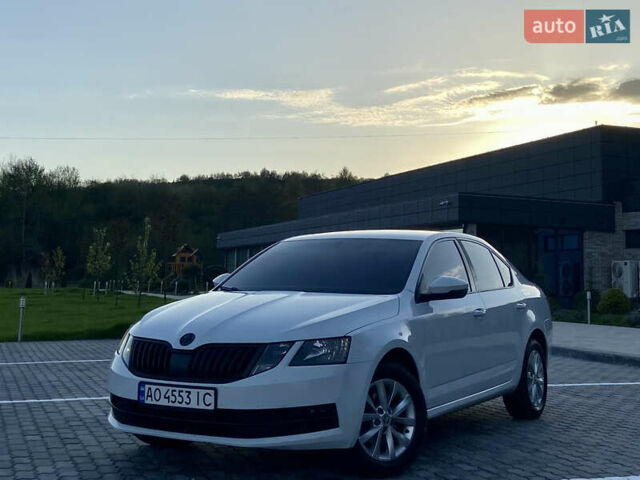Белый Шкода Октавия, объемом двигателя 1.97 л и пробегом 238 тыс. км за 13750 $, фото 1 на Automoto.ua