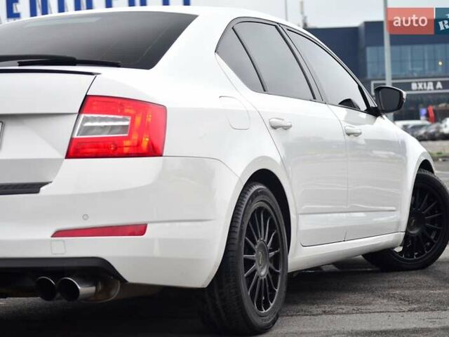 Белый Шкода Октавия, объемом двигателя 1.8 л и пробегом 130 тыс. км за 15555 $, фото 12 на Automoto.ua