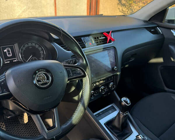 Белый Шкода Октавия, объемом двигателя 1.6 л и пробегом 247 тыс. км за 12800 $, фото 7 на Automoto.ua