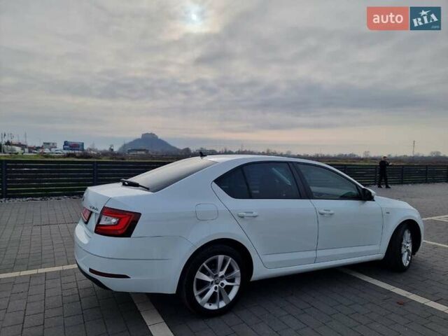 Белый Шкода Октавия, объемом двигателя 1.6 л и пробегом 227 тыс. км за 13300 $, фото 1 на Automoto.ua