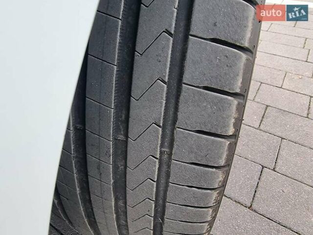 Белый Шкода Октавия, объемом двигателя 1.6 л и пробегом 227 тыс. км за 13300 $, фото 13 на Automoto.ua