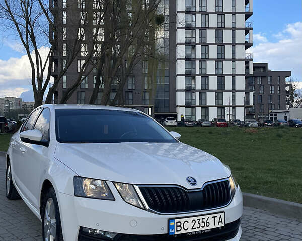 Шкода Октавия 2018 в Львове на Automoto.ua Белый Шкода Октавия, объемом двигателя 1.6 л и пробегом 335 тыс. км за 12200 $, фото 1 на Automoto.ua