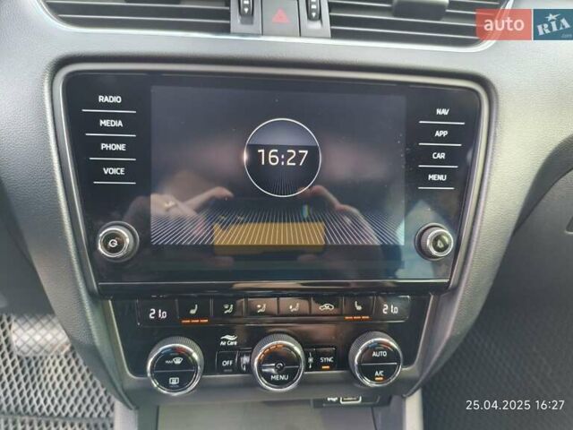 Белый Шкода Октавия, объемом двигателя 1.8 л и пробегом 278 тыс. км за 12200 $, фото 7 на Automoto.ua