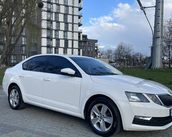 Шкода Октавия 2018 в Львове на Automoto.ua Белый Шкода Октавия, объемом двигателя 1.6 л и пробегом 335 тыс. км за 12200 $, фото 7 на Automoto.ua