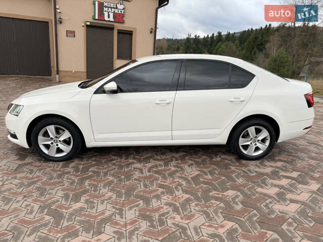 Белый Шкода Октавия, объемом двигателя 2 л и пробегом 301 тыс. км за 14700 $, фото 2 на Automoto.ua