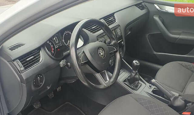 Білий Шкода Октавія, об'ємом двигуна 1.6 л та пробігом 134 тис. км за 11100 $, фото 4 на Automoto.ua