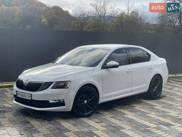 Білий Шкода Октавія, об'ємом двигуна 1.6 л та пробігом 300 тис. км за 10800 $, фото 10 на Automoto.ua
