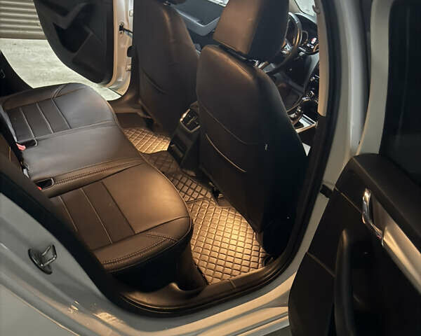 Шкода Октавия 2018 в Киеве на Automoto.ua Белый Шкода Октавия, объемом двигателя 1.8 л и пробегом 218 тыс. км за 14200 $, фото 6 на Automoto.ua