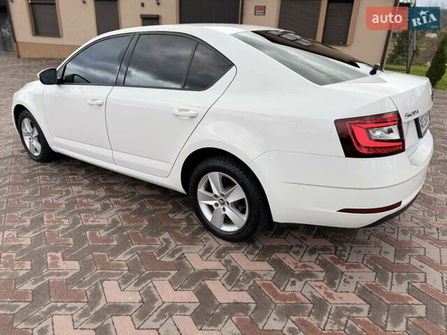 Белый Шкода Октавия, объемом двигателя 2 л и пробегом 301 тыс. км за 14700 $, фото 3 на Automoto.ua