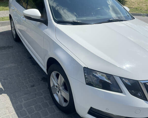 Білий Шкода Октавія, об'ємом двигуна 1.6 л та пробігом 229 тис. км за 13500 $, фото 1 на Automoto.ua