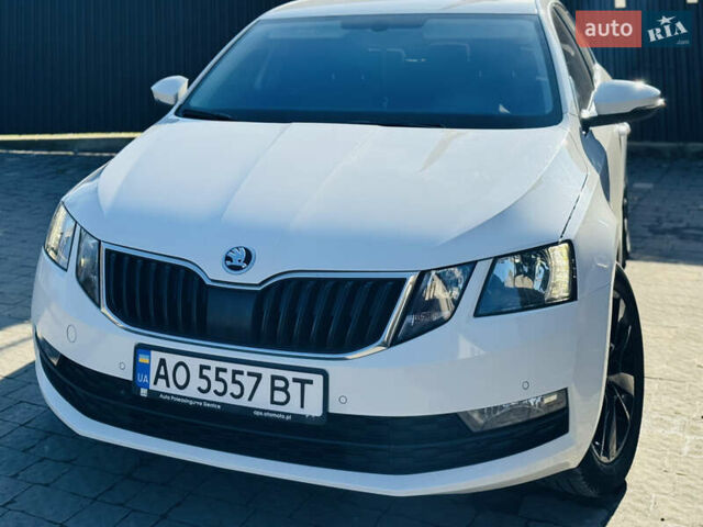Білий Шкода Октавія, об'ємом двигуна 1.6 л та пробігом 285 тис. км за 14050 $, фото 10 на Automoto.ua