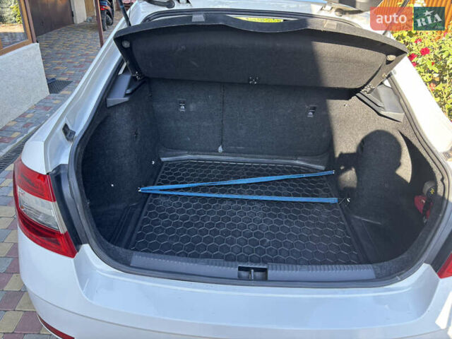 Белый Шкода Октавия, объемом двигателя 1.6 л и пробегом 230 тыс. км за 12300 $, фото 5 на Automoto.ua