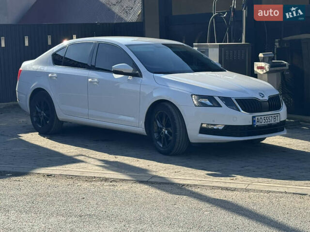 Білий Шкода Октавія, об'ємом двигуна 1.6 л та пробігом 285 тис. км за 14050 $, фото 1 на Automoto.ua
