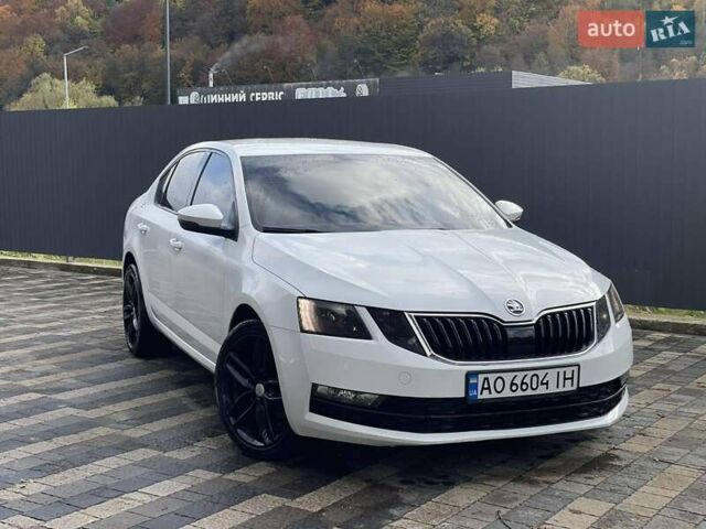 Білий Шкода Октавія, об'ємом двигуна 1.6 л та пробігом 300 тис. км за 10800 $, фото 11 на Automoto.ua