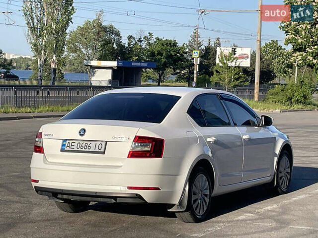 Белый Шкода Октавия, объемом двигателя 1.4 л и пробегом 131 тыс. км за 12300 $, фото 7 на Automoto.ua