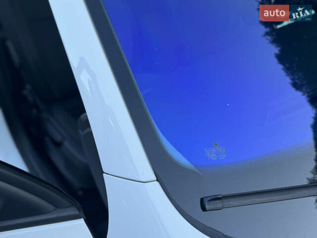 Білий Шкода Октавія, об'ємом двигуна 1.6 л та пробігом 285 тис. км за 14050 $, фото 17 на Automoto.ua