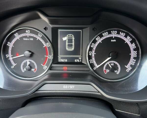 Белый Шкода Октавия, объемом двигателя 1.6 л и пробегом 178 тыс. км за 13500 $, фото 10 на Automoto.ua