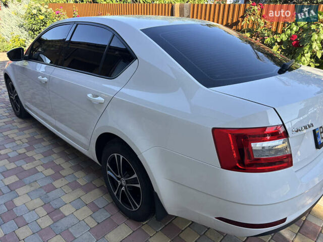 Белый Шкода Октавия, объемом двигателя 1.6 л и пробегом 230 тыс. км за 12300 $, фото 1 на Automoto.ua