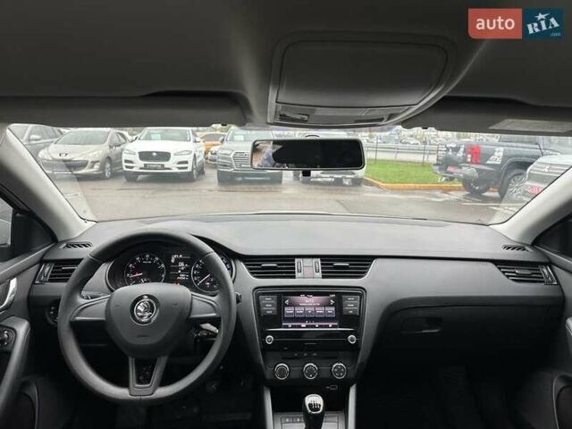 Белый Шкода Октавия, объемом двигателя 1.4 л и пробегом 242 тыс. км за 11300 $, фото 13 на Automoto.ua