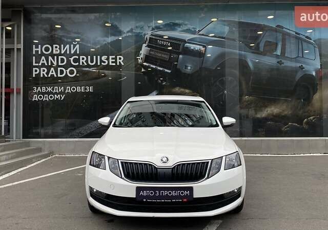 Шкода Октавия 2018 в Одессе на Automoto.ua Белый Шкода Октавия, объемом двигателя 1.6 л и пробегом 12 тыс. км за 15922 $, фото 4 на Automoto.ua