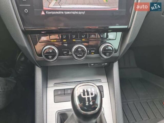 Белый Шкода Октавия, объемом двигателя 1.6 л и пробегом 227 тыс. км за 13300 $, фото 29 на Automoto.ua