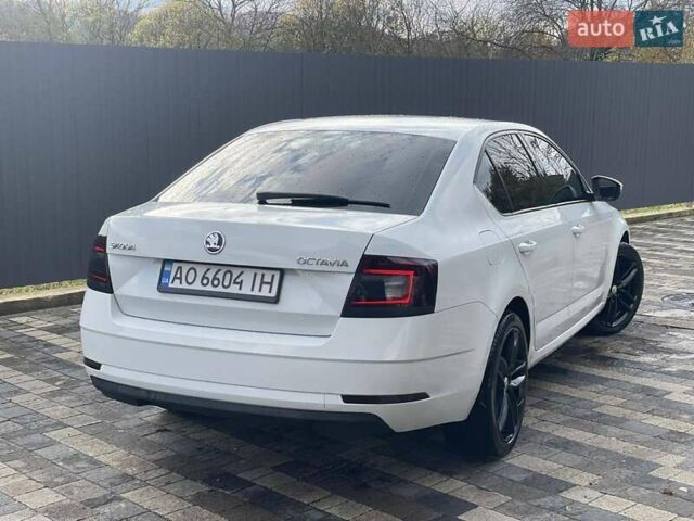 Білий Шкода Октавія, об'ємом двигуна 1.6 л та пробігом 300 тис. км за 10800 $, фото 6 на Automoto.ua
