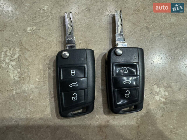 Білий Шкода Октавія, об'ємом двигуна 2 л та пробігом 302 тис. км за 15700 $, фото 27 на Automoto.ua