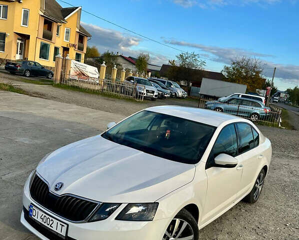 Белый Шкода Октавия, объемом двигателя 1.6 л и пробегом 364 тыс. км за 11350 $, фото 3 на Automoto.ua