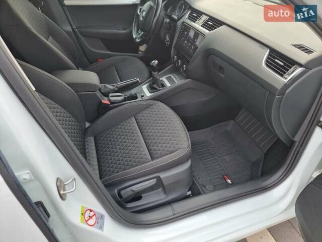 Белый Шкода Октавия, объемом двигателя 1.6 л и пробегом 227 тыс. км за 13300 $, фото 14 на Automoto.ua