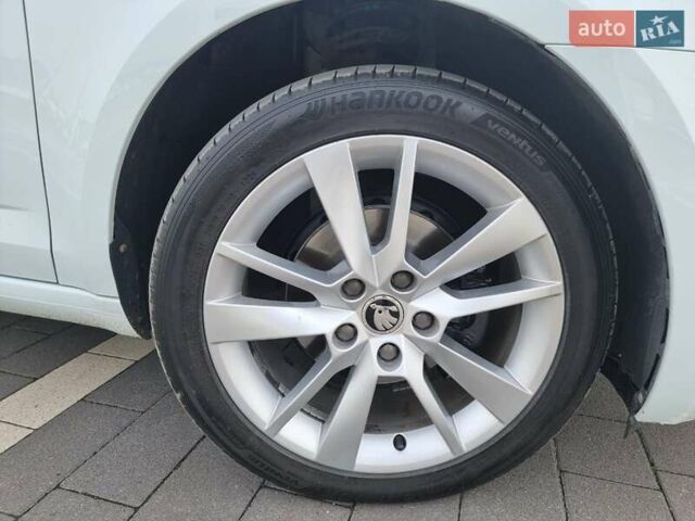 Белый Шкода Октавия, объемом двигателя 1.6 л и пробегом 227 тыс. км за 13300 $, фото 2 на Automoto.ua