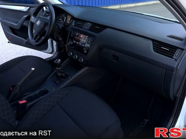 Белый Шкода Октавия, объемом двигателя 1.6 л и пробегом 127 тыс. км за 12700 $, фото 5 на Automoto.ua