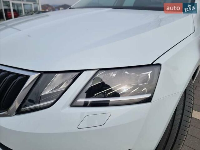 Белый Шкода Октавия, объемом двигателя 1.6 л и пробегом 227 тыс. км за 13300 $, фото 18 на Automoto.ua