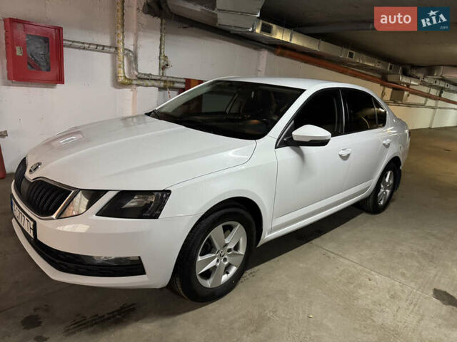 Шкода Октавия 2018 в Киеве на Automoto.ua Белый Шкода Октавия, объемом двигателя 1.8 л и пробегом 218 тыс. км за 14200 $, фото 1 на Automoto.ua