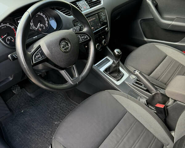Шкода Октавия 2018 в Киеве на Automoto.ua Белый Шкода Октавия, объемом двигателя 1.6 л и пробегом 159 тыс. км за 12999 $, фото 8 на Automoto.ua