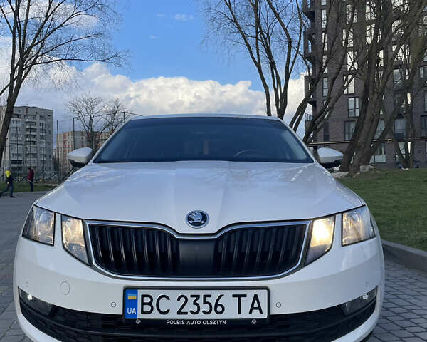 Шкода Октавия 2018 в Львове на Automoto.ua Белый Шкода Октавия, объемом двигателя 1.6 л и пробегом 335 тыс. км за 12200 $, фото 4 на Automoto.ua