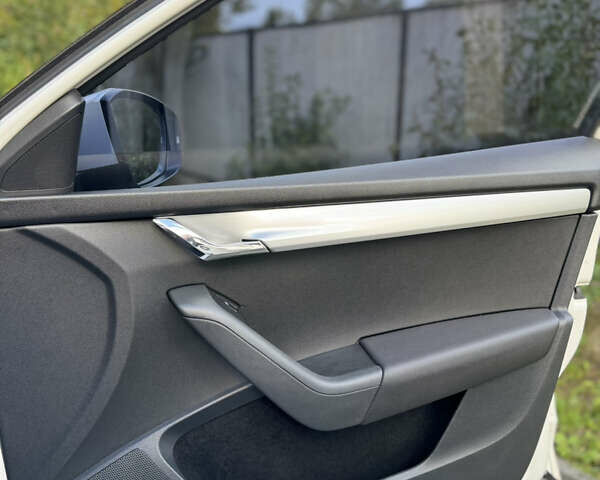 Белый Шкода Октавия, объемом двигателя 2 л и пробегом 301 тыс. км за 14700 $, фото 26 на Automoto.ua