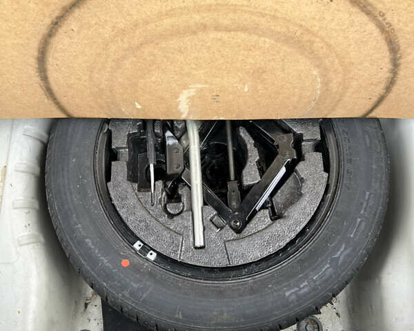 Білий Шкода Октавія, об'ємом двигуна 1.4 л та пробігом 311 тис. км за 9600 $, фото 13 на Automoto.ua