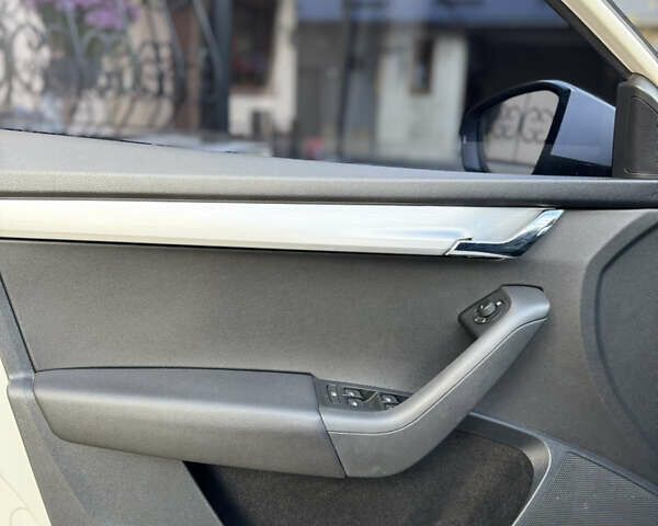 Белый Шкода Октавия, объемом двигателя 2 л и пробегом 301 тыс. км за 14700 $, фото 33 на Automoto.ua