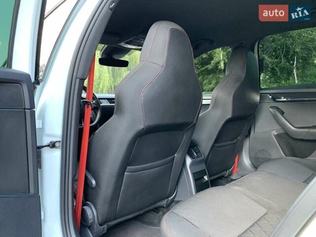 Белый Шкода Октавия, объемом двигателя 1.98 л и пробегом 152 тыс. км за 18500 $, фото 51 на Automoto.ua