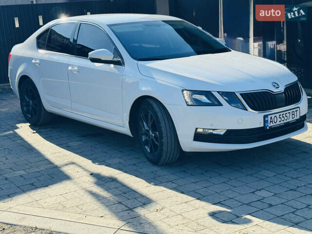 Білий Шкода Октавія, об'ємом двигуна 1.6 л та пробігом 285 тис. км за 14050 $, фото 9 на Automoto.ua